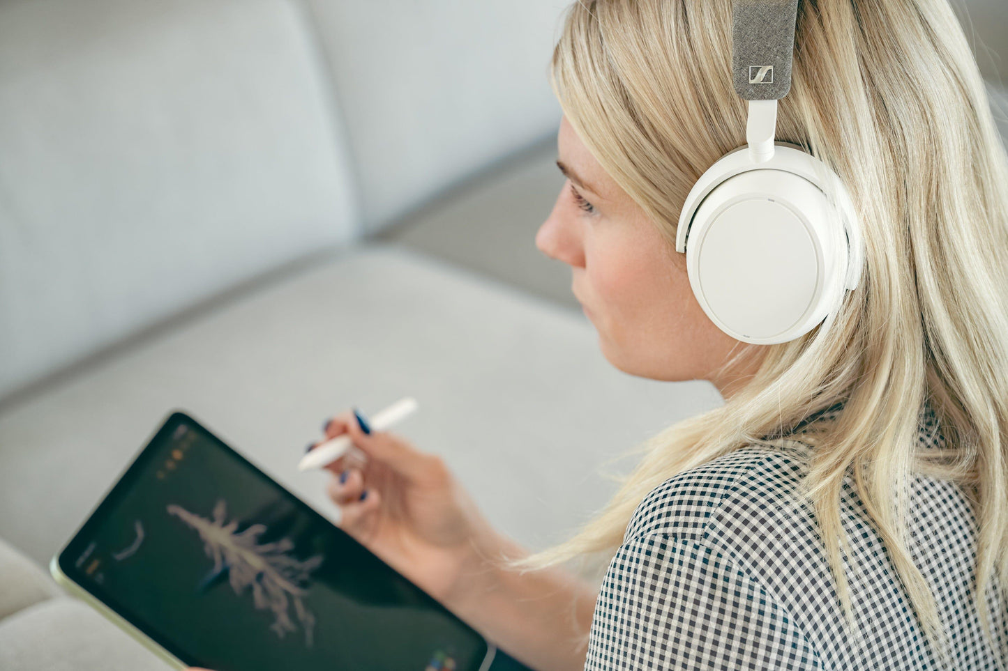 Sennheiser Momentum 4 Headphones Headphones Sennheiser